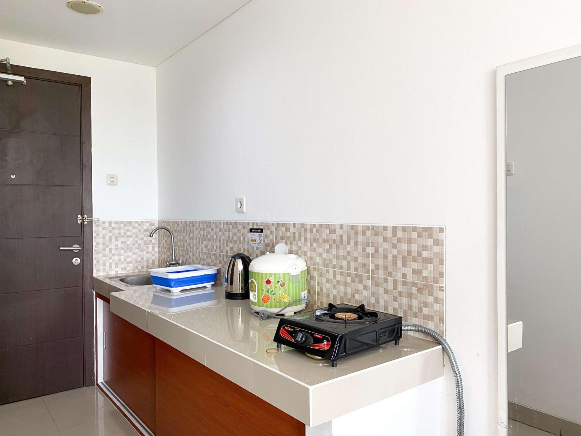 Restful And Comfy Studio Enviro Apartment By Travelio Cikarang Exterior foto